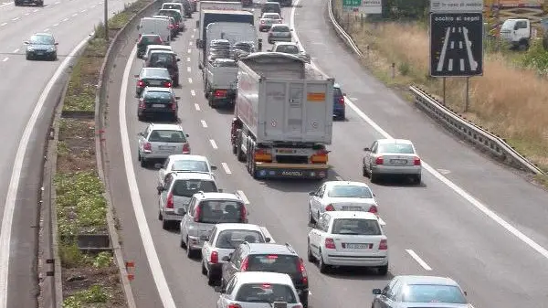 In una foto d'archivio, traffico sulla autostrada A4 - Foto © www.giornaledibrescia.it