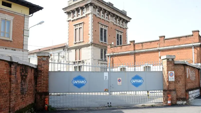 Lo storico ingresso della Caffaro in via Milano