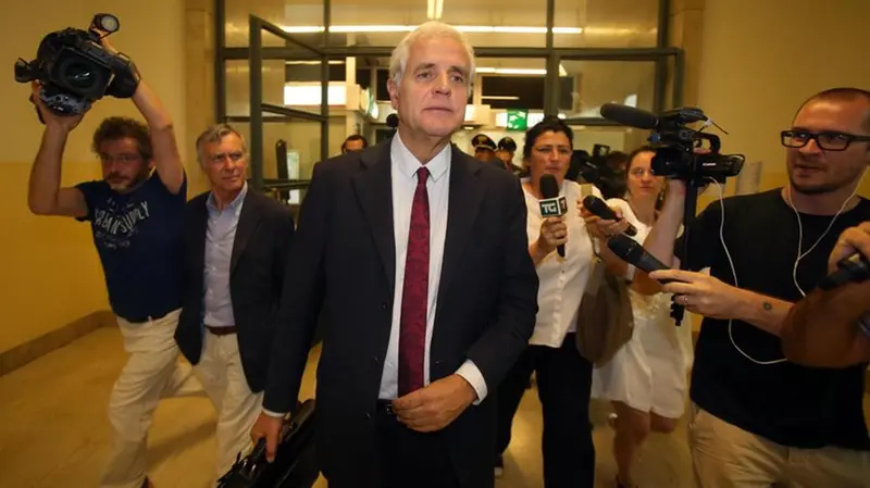 Formigoni lascia il tribunale di Milano dopo aver partecipato ad un'udienza del processo Maugeri - Foto Ansa/Matteo Bazzi © www.giornaledibrescia.it