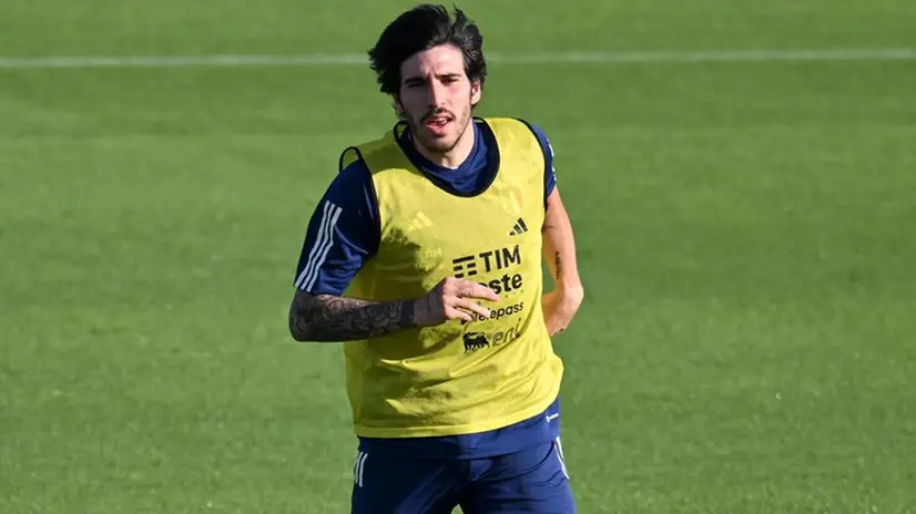 Sandro Tonali durante un allenamento a Coverciano con la Nazionale Italiana - Foto Ansa © www.giornaledibrescia.it