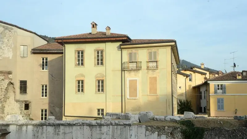 Il palazzo con l'Aula dei Pilastrini - Foto Marco Ortogni Neg © www.giornaledibrescia.it