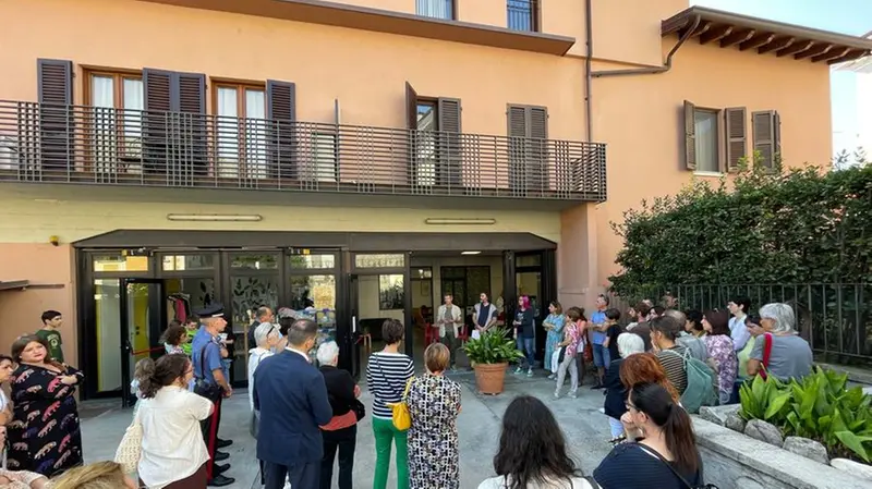 L'inaugurazione della sartoria sociale a Salò © www.giornaledibrescia.it
