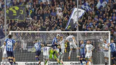 Il gol di Nicolò Buso, attaccante del Lecco, nella sfida del Rigamonti-Ceppi contro la FeralpiSalò - Foto New Reporter Nicoli © www.giornaledibrescia.it
