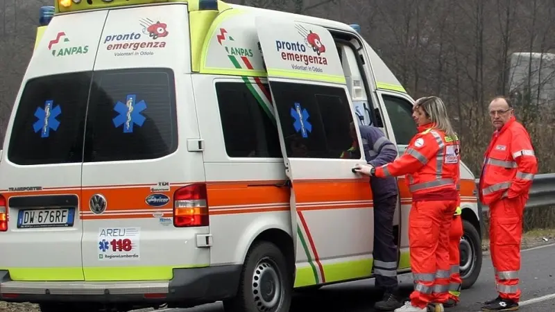 Un'ambulanza (foto d'archivio) - © www.giornaledibrescia.it