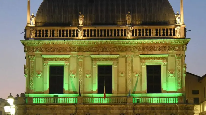 La Loggia illuminata di verde per la Giornata della salute mentale (foto d'archivio)