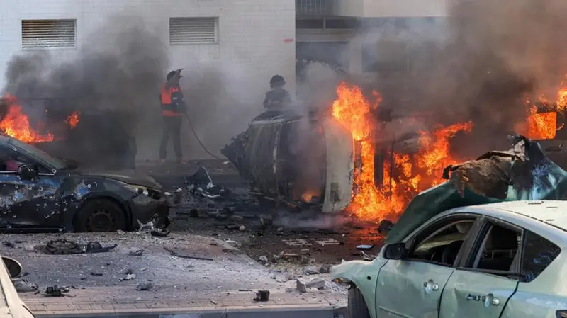 Le conseguenze dei bombardamenti ad Ashkelon - Photo by AHMAD GHARABLI / AFP