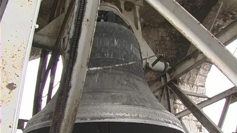 Il Pegol, campana della Torre del Popolo in piazza Paolo VI - © www.giornaledibrescia.it