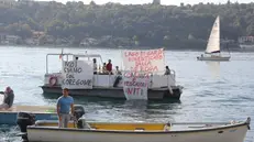 La protesta dei pescatori a Salò per chiedere il ripopolamento del coregone