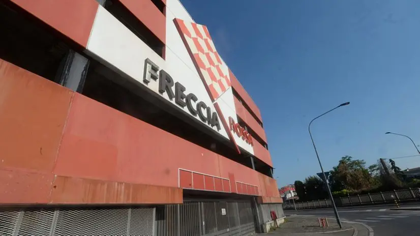 L'esterno del centro commerciale Freccia Rossa - Foto Marco Ortogni Neg © www.giornaledibrescia.it