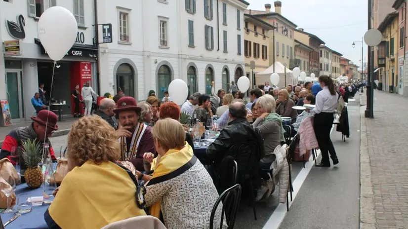 Foto di un'edizione passata del «Chilometro del manzo all’olio» di Rovato - © www.giornaledibrescia.it