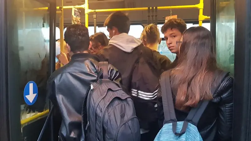 Autobus a rischio sovraffollamento - © www.giornaledibrescia.it