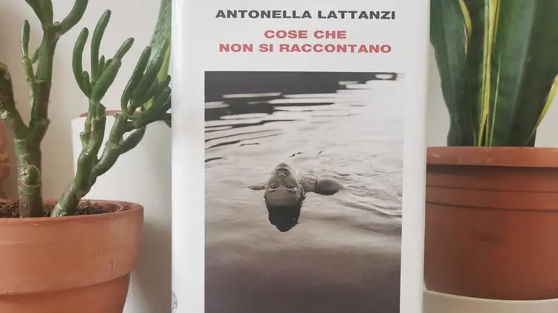 La copertina di Cose che non si raccontano