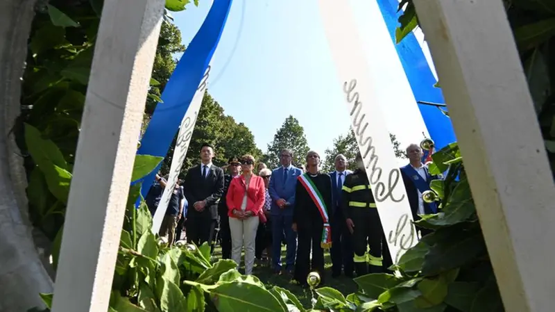 La cerimonia per l'11 settembre al Parco Torri Gemelle