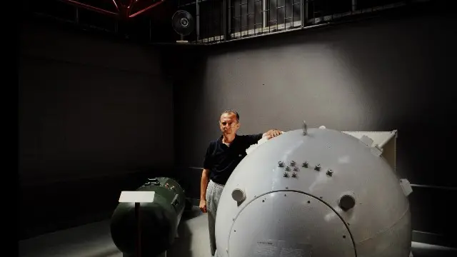 Le riproduzioni delle bombe atomiche custodite nel museo - © www.giornaledibrescia.it