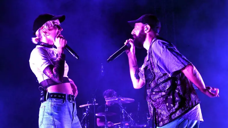 I Coma_Cosa in piazza Loggia con il tour «Un meraviglioso modo di incontrarsi»