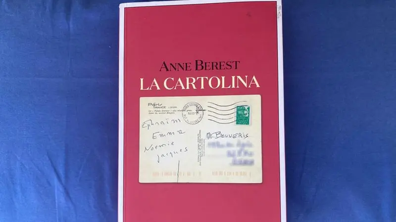 La copertina di La cartolina