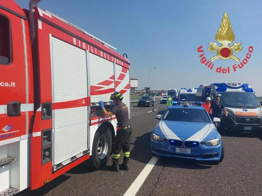 L'intervento in A4 per i soccorsi dopo l'incidente