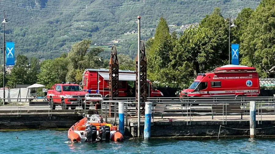 I soccorsi impegnati nelle ricerche di Chiara Mercedes Lindl nel Sebino