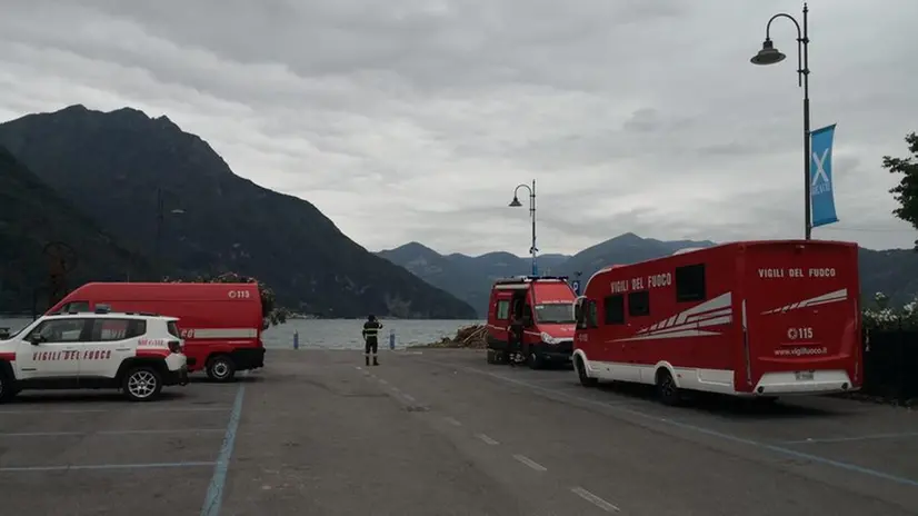 Nuova giornata di lavoro per i Vigili del fuoco sul lago d'Iseo © www.giornaledibrescia.it