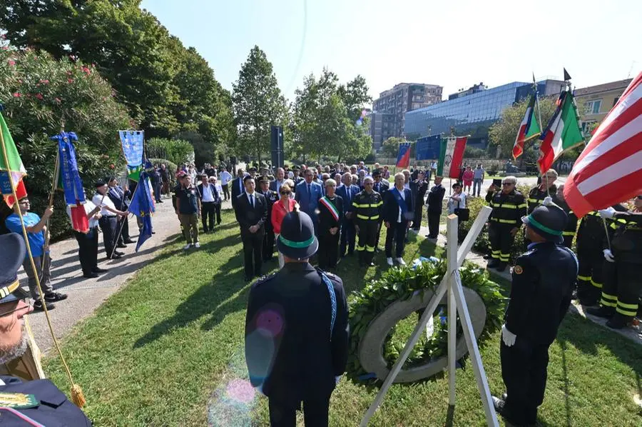 La cerimonia per l'11 settembre al Parco Torri Gemelle
