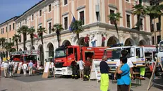 L'esposizione dei mezzi di soccorso - © www.giornaledibrescia.it
