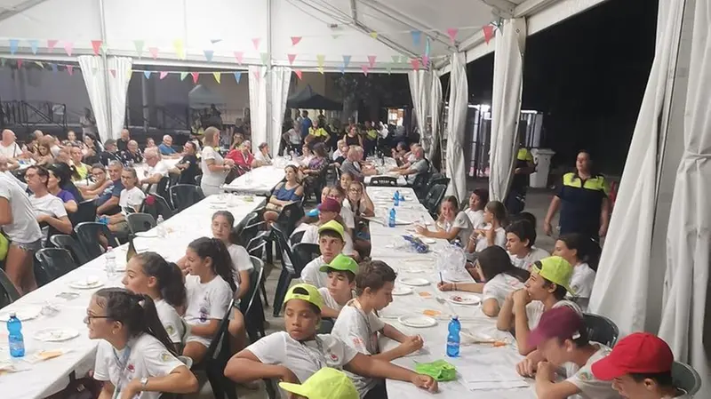 Il campo scuola è terminato con una cena con ragazzi e genitori - © www.giornaledibrescia.it