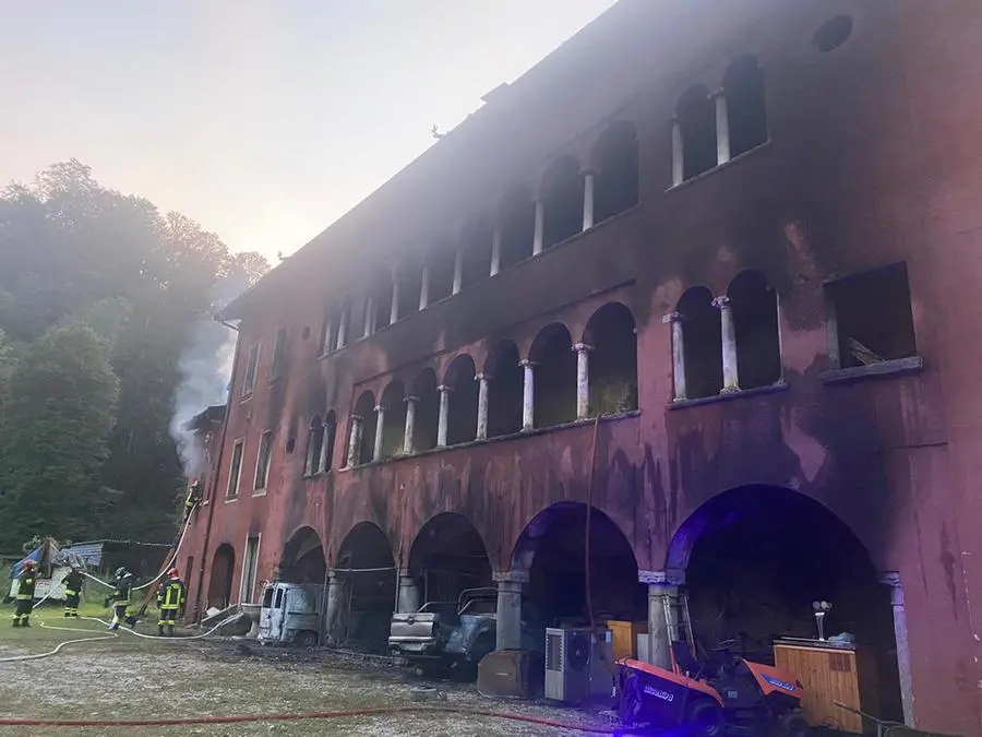 La colonna di fumo nel centro del paese