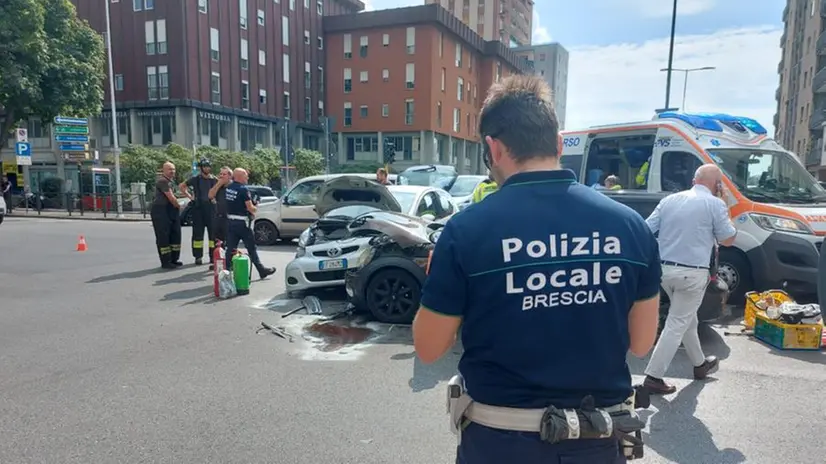 L'incidente tra via Saffi e via XX Settembre a Brescia