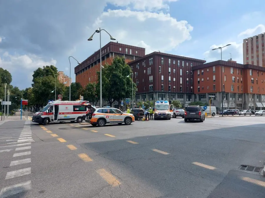 L'incidente tra via Saffi e via XX Settembre a Brescia