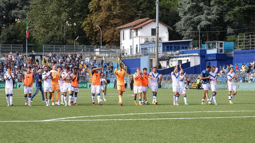 L'esultanza del Brescia a fine partita contro il Lecco - Foto New Reporter Nicoli © www.giornaledibrescia.it