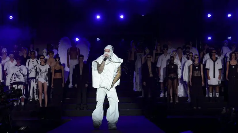 A Milano la sfilata-concerto di Blanco e Dolce&Gabbana