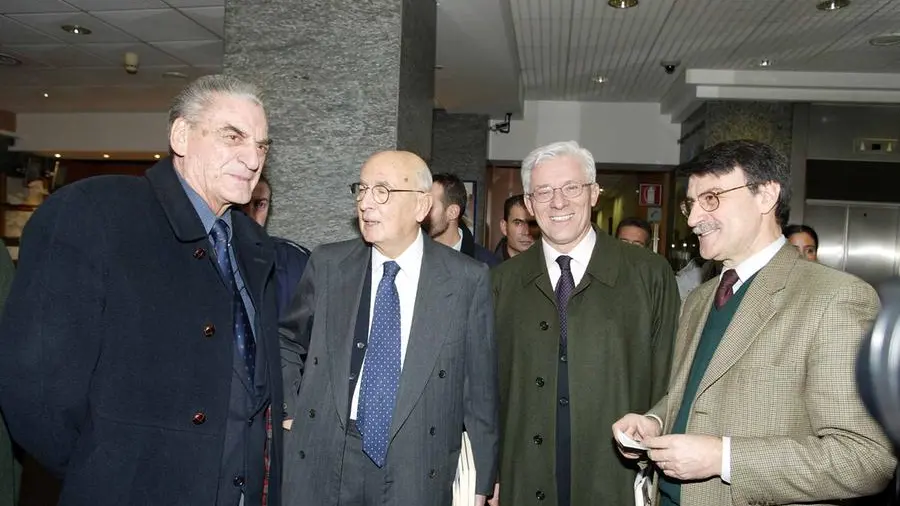 Napolitano tra Martinazzoli e Corsini quando venne a Brescia nel 2004 - Foto New Eden Group © www.giornaledibrescia.it