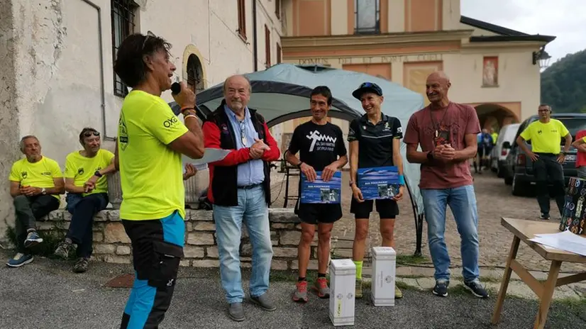 Le premiazioni della 12 ore con l’alpinista valtrumplino Silvio Mondinelli - Foto © www.giornaledibrescia.it