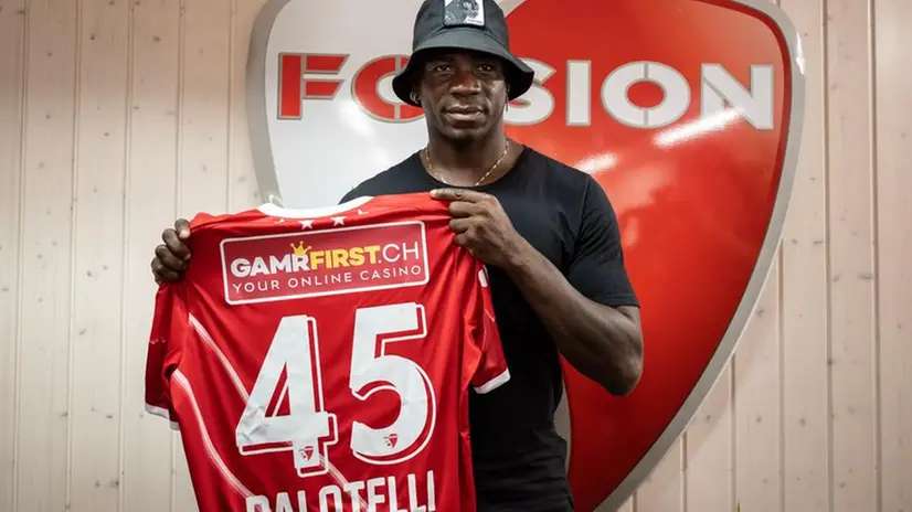 Balotelli con la maglia del Sion