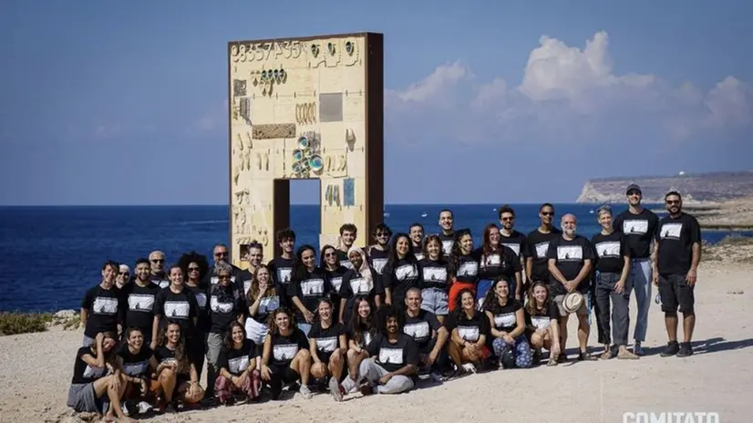 Le ragazze dell'Einaudi di Chiari sono arrivate a Lampedusa