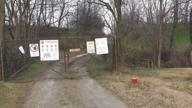 L'ingresso della discarica a Capriano del Colle - © www.giornaledibrescia.it