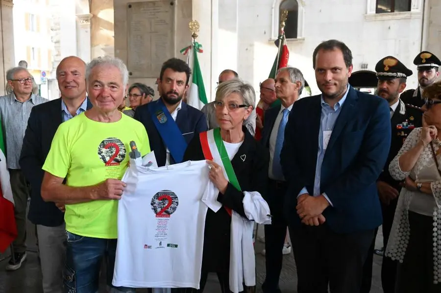 L'arrivo della staffetta in piazza Loggia