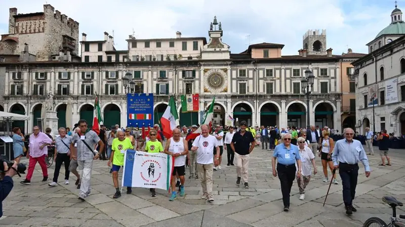 L'arrivo della staffetta in piazza Loggia