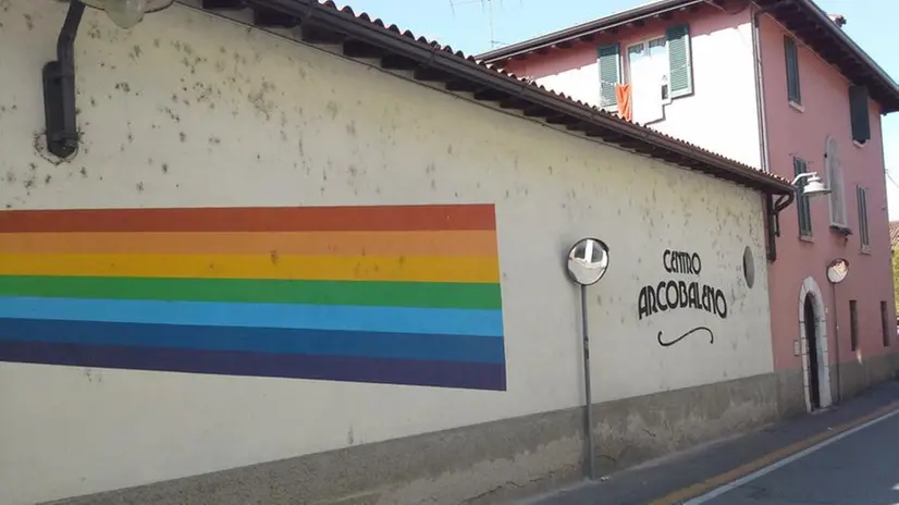 L’edificio ospita il centro per anziani Arcobaleno - © www.giornaledibrescia.it