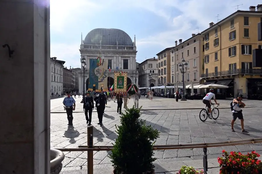 L'arrivo della staffetta in piazza Loggia