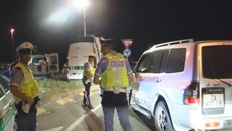 Controlli nella notte della Polizia Locale - foto d'archivio © www.giornaledibrescia.it