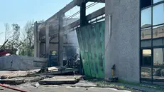 La sede del Cipiesse in fumo dopo l'incendio