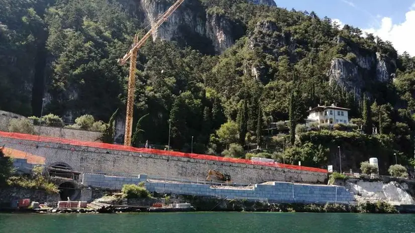 I cantieri per la costruzione della ciclovia del Garda - © www.giornaledibrescia.it