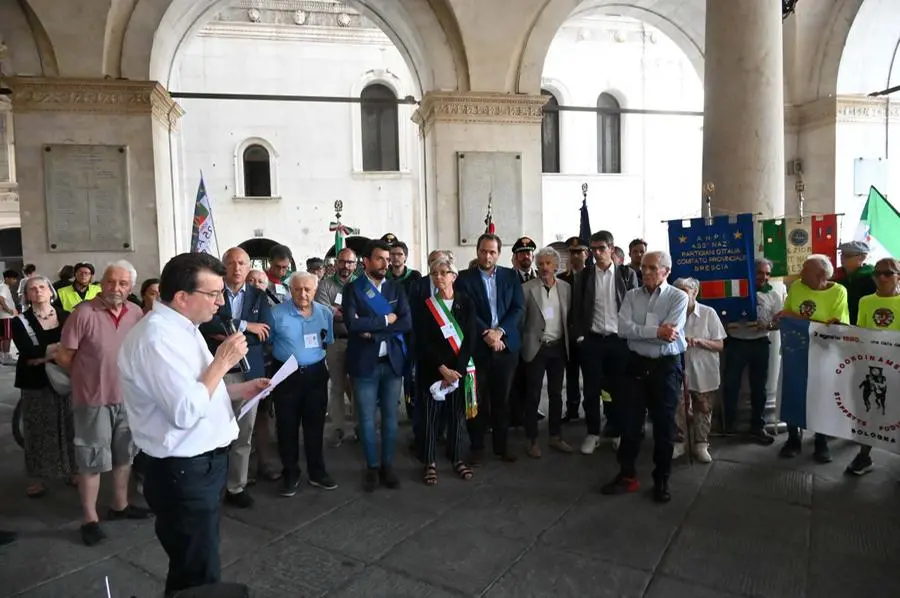 L'arrivo della staffetta in piazza Loggia