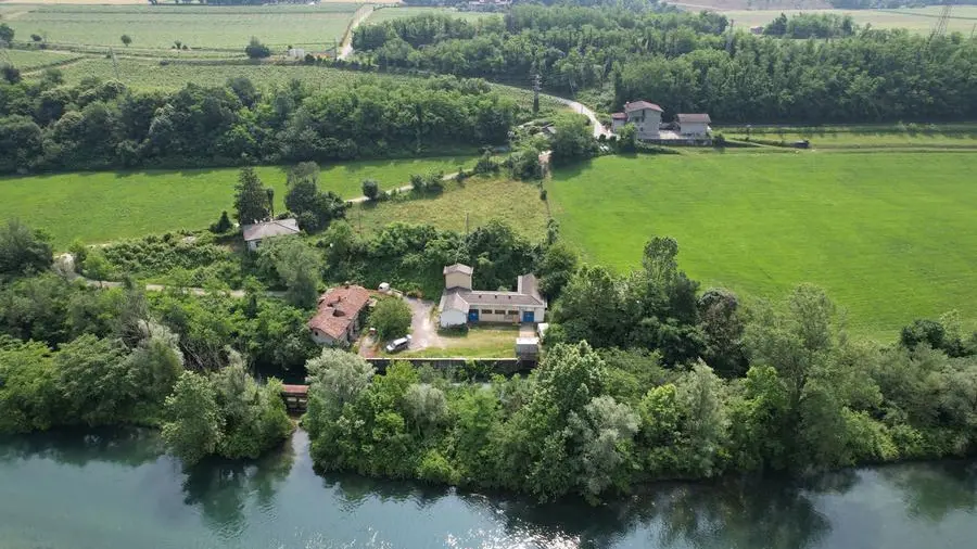 L’impianto di pompaggio a Capriolo dove si «pesca» l’acqua del Sebino dal fiume Oglio - © www.giornaledibrescia.it