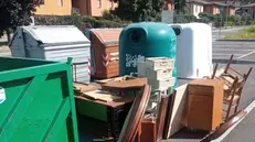 Alcuni dei rifiuti abbandonati a Nave - © www.giornaledibrescia.it