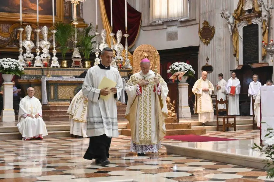 Il Pontificale in Cattedrale con il vescovo Tremolada