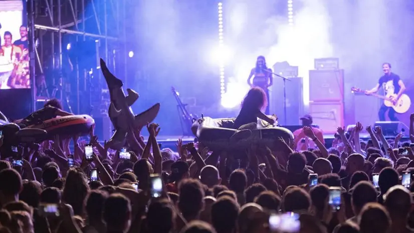 La chiusura del tour degli Zen Circus alla Festa di Radio Onda d'Urto