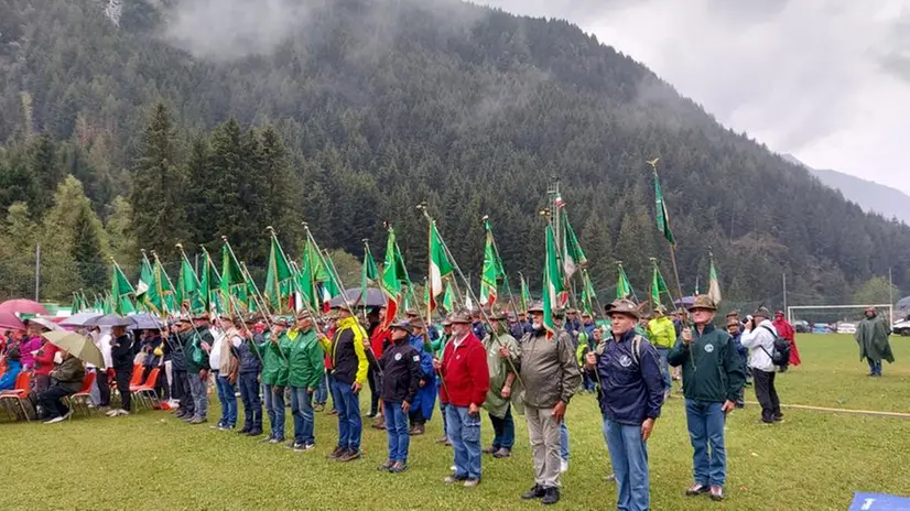 Premio fedeltà alla montagna: la cerimonia dell'Ana in Valcamonica