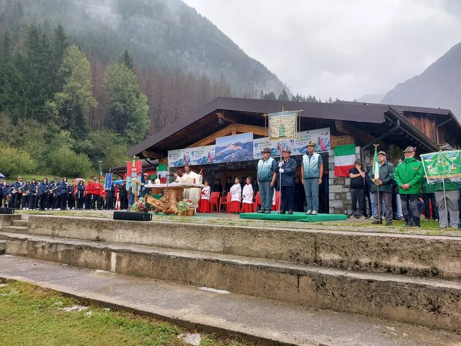 Premio fedeltà alla montagna: la cerimonia dell'Ana in Valcamonica